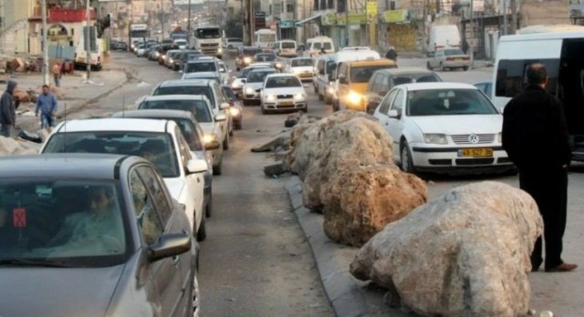 متى ستحل الأزمة المرورية على حاجز قلنديا؟